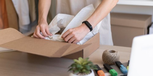 Der Produktionsprozess von maßgeschneiderten Kartons - wie entstehen diese Verpackungen?